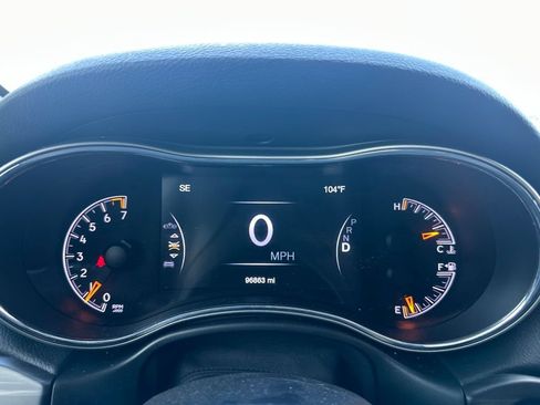 Used 2020 Jeep Grand Cherokee Altitude AWD/4WD image 5