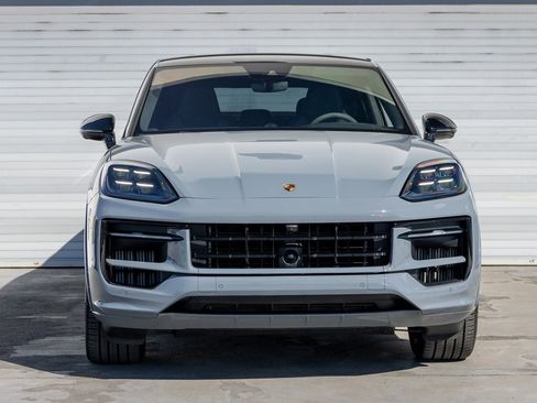 Certified 2025 Porsche Cayenne GTS image 11