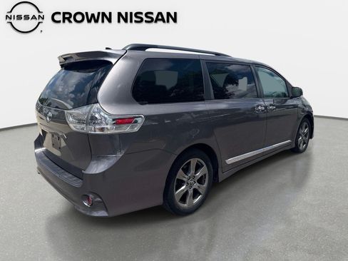 Used 2019 Toyota Sienna SE FWD image 9