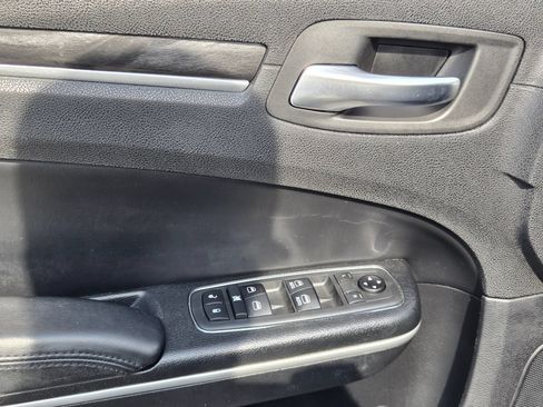 Used 2020 Chrysler 300 Touring w/ Sport Appearance Package RWD image 21