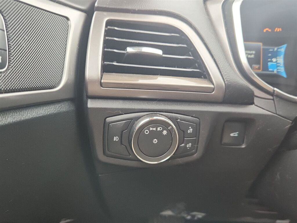 Used 2017 Ford Fusion SE w/ Fusion SE Technology Package AWD/4WD image 19