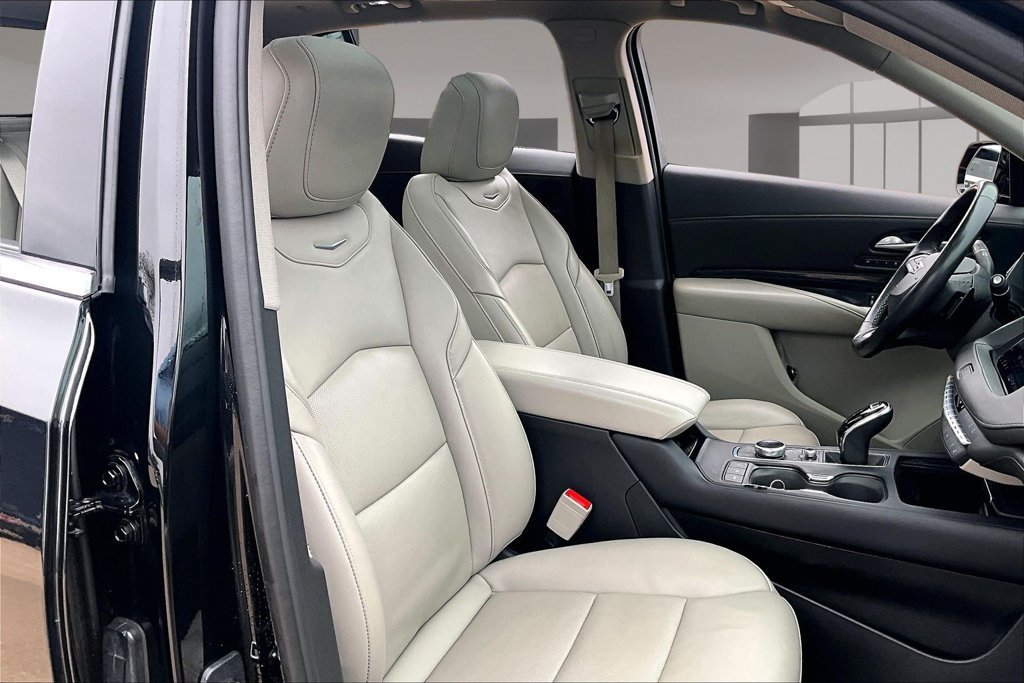 Used 2023 Cadillac XT4 Premium Luxury w/ Enhanced Visibility Package FWD image 7