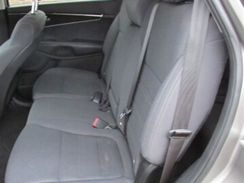Used 2016 Kia Sorento LX w/ LX Convenience Package image 12