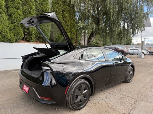 Used 2024 Toyota Prius Prime FWD image 10
