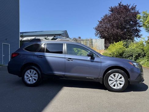 Used 2018 Subaru Outback 2.5i Premium w/ Popular Package #1 AWD/4WD image 2