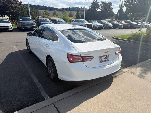 Used 2019 Chevrolet Malibu LT FWD image 3