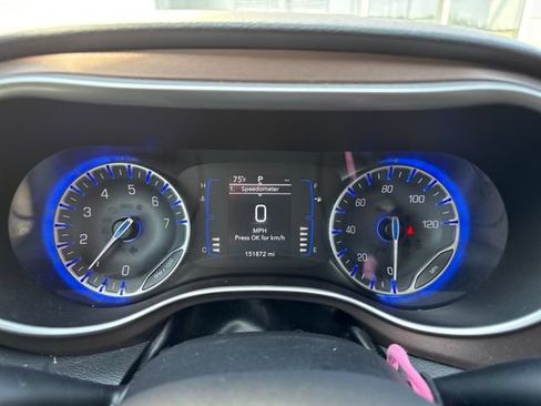 Used 2019 Chrysler Pacifica Touring Plus w/ Tire & Wheel Group FWD image 14
