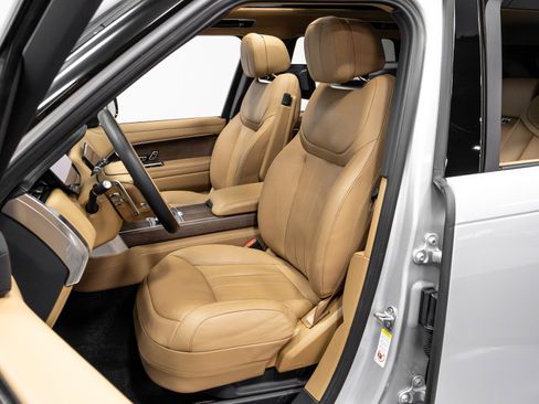 Used 2023 Land Rover Range Rover Autobiography image 6