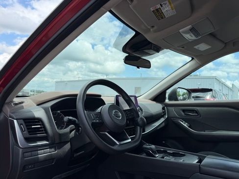 Used 2021 Nissan Rogue S FWD image 11