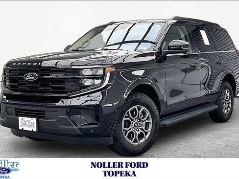 Certified 2025 Ford Expedition Active AWD/4WD image 1