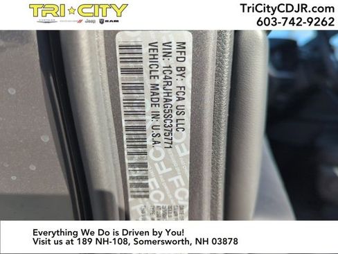 New 2025 Jeep Grand Cherokee Altitude image 29