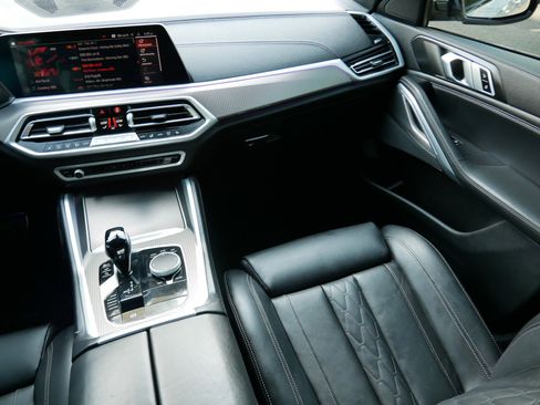 Used 2023 BMW X6 xDrive40i w/ M Sport Package image 11