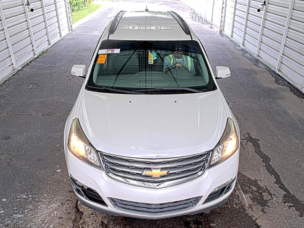 Used 2017 Chevrolet Traverse LT FWD image 2
