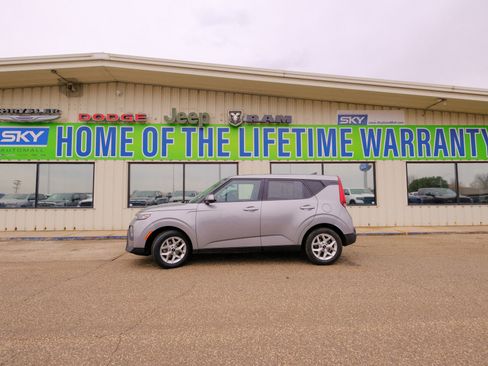Used 2022 Kia Soul LX w/ Technology Package image 3