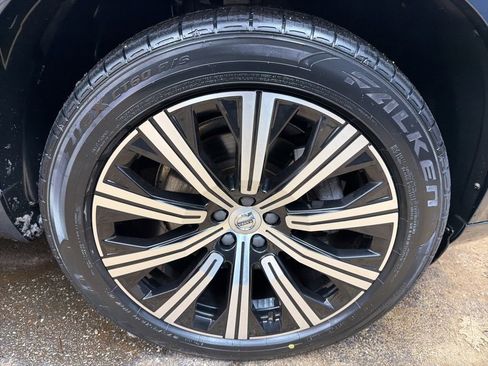 Used 2023 Volvo XC90 B6 Plus image 35