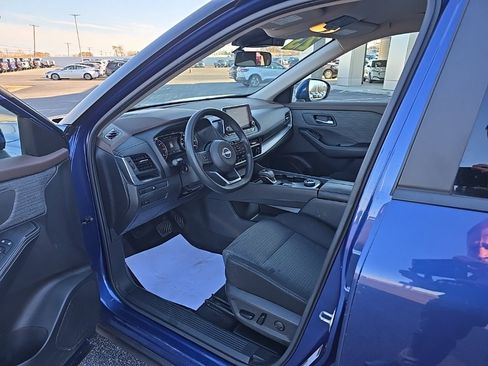 Used 2023 Nissan Rogue SV image 13