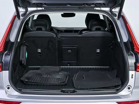 Certified 2023 Volvo XC60 B5 Ultimate image 32