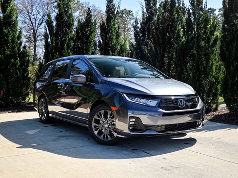 New 2026 Honda Odyssey Touring image 2