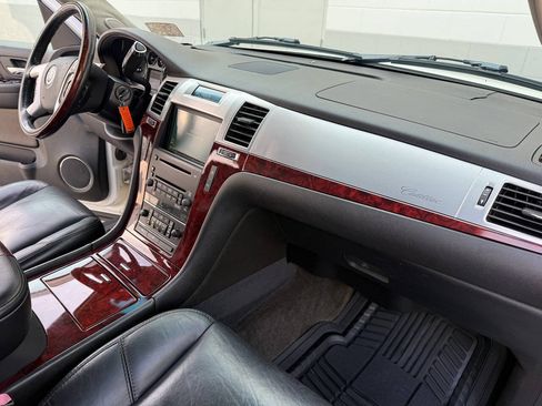 Used 2007 Cadillac Escalade AWD w/ Information Package image 25