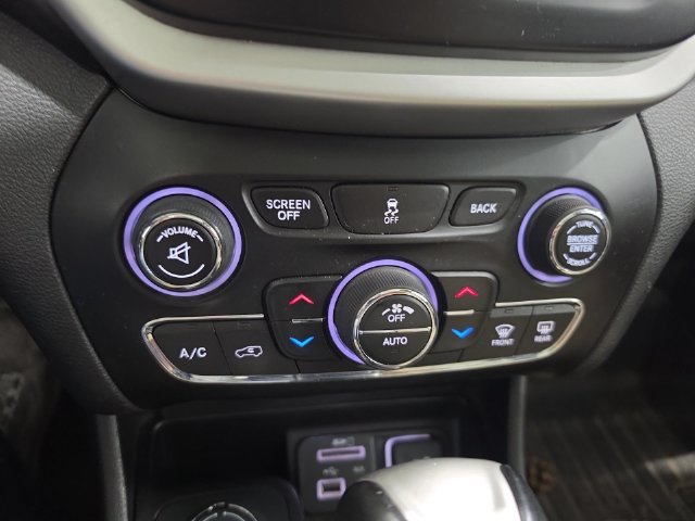Used 2017 Jeep Cherokee Limited AWD/4WD image 11