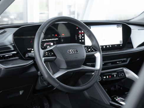 Certified 2025 Audi Q5 Premium w/ Convenience Package image 11