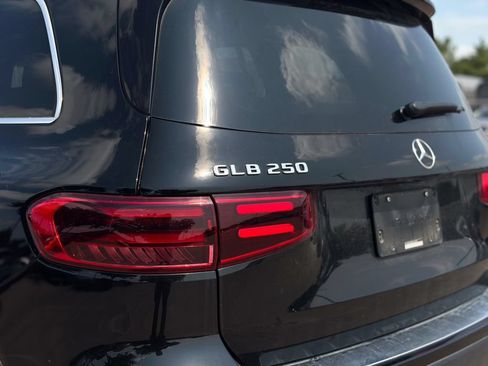 Used 2024 Mercedes-Benz GLB 250 image 4