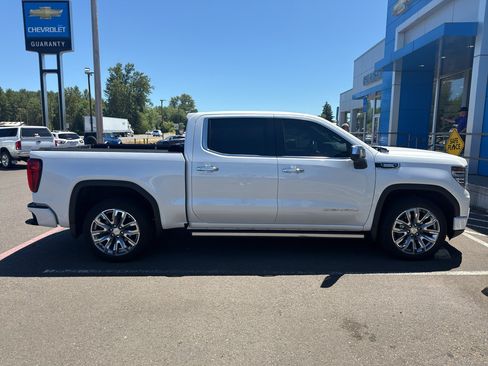 Used 2023 GMC Sierra 1500 Denali AWD/4WD image 6