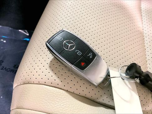 Used 2022 Mercedes-Benz GLE 350 4MATIC w/ Premium Package image 15