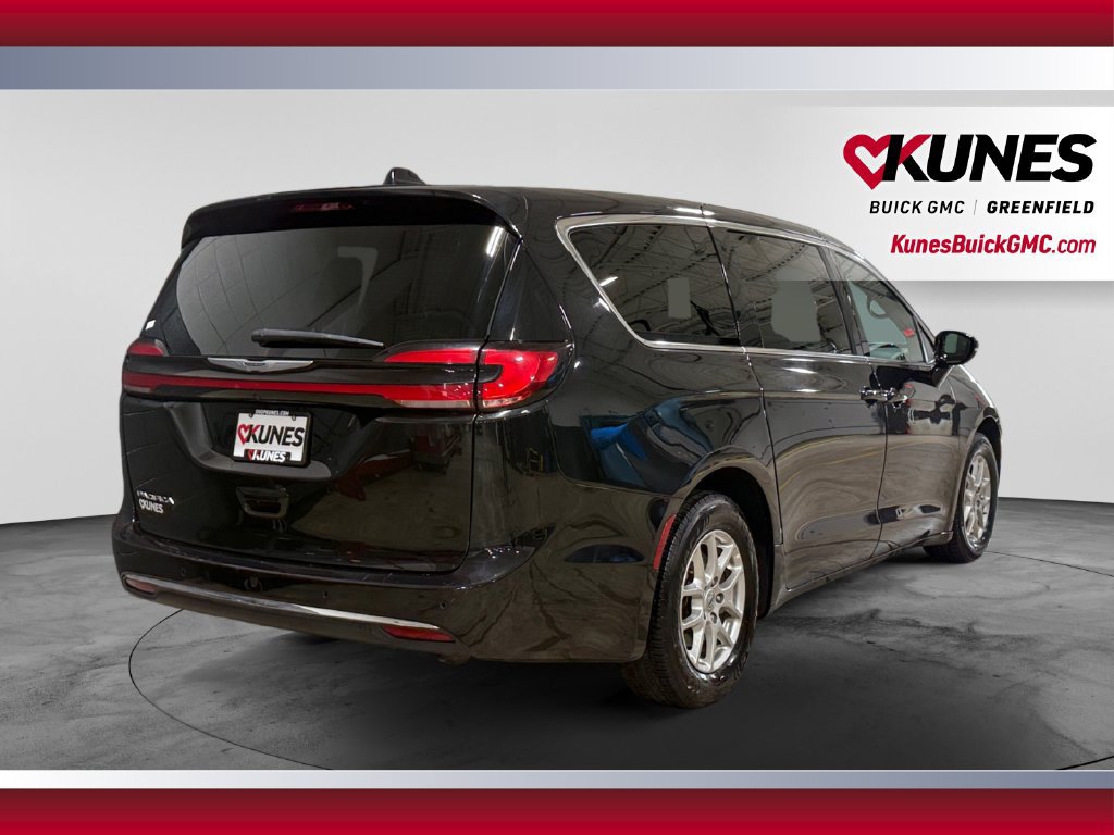 Used 2025 Chrysler Pacifica Select FWD image 10