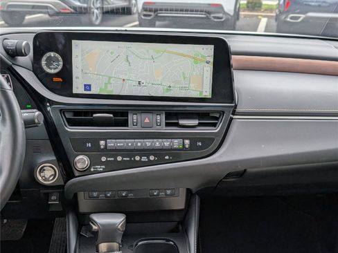 Used 2025 Lexus ES 300h ES 300h image 17