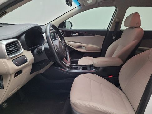 Used 2018 Kia Sorento FWD image 17
