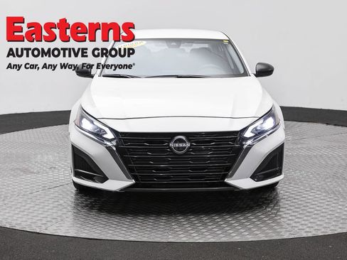 Used 2025 Nissan Altima 2.5 SV FWD image 2