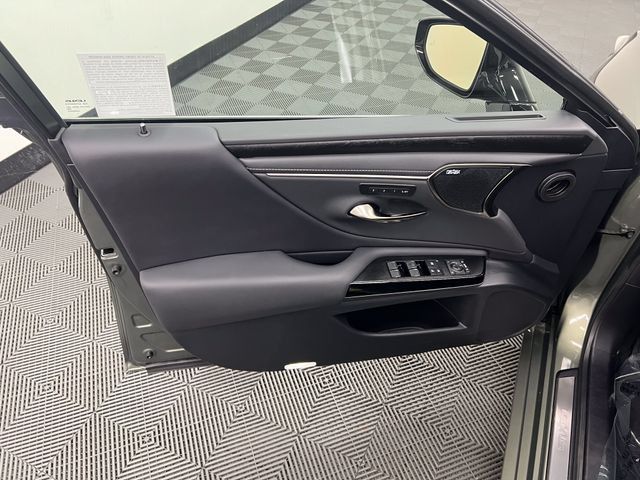 Certified 2025 Lexus ES 300h w/ Accessory Package (Z1) FWD image 9