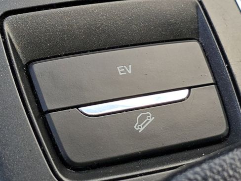 Used 2017 Ford Fusion Energi SE image 8