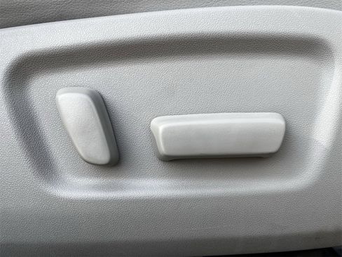 Used 2018 Toyota Highlander Limited image 27