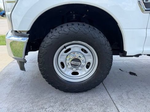 Used 2022 Ford F250 XL w/ Power Equipment Group RWD image 4