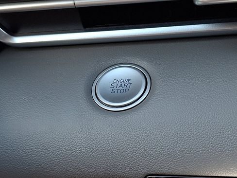 Certified 2025 Hyundai Elantra Sport image 22