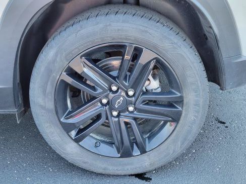 Used 2024 Chevrolet Trax ACTIV w/ Sunroof Package FWD image 5