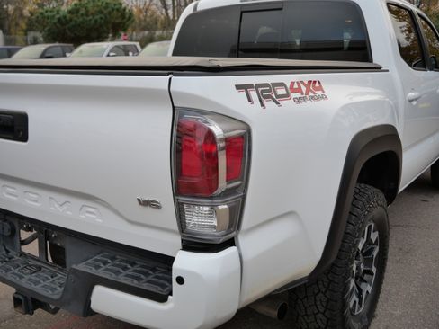 Certified 2022 Toyota Tacoma TRD Off-Road image 18