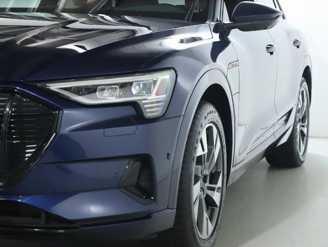 Used 2022 Audi e-tron Premium AWD/4WD image 4