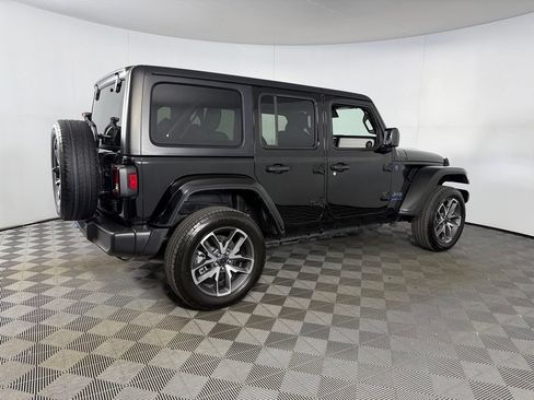 Used 2024 Jeep Wrangler Unlimited w/ Technology Group AWD/4WD image 8