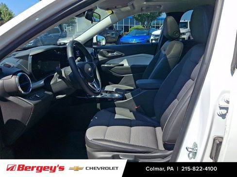 Certified 2024 Chevrolet Trax LT w/ Sunroof Package FWD image 15