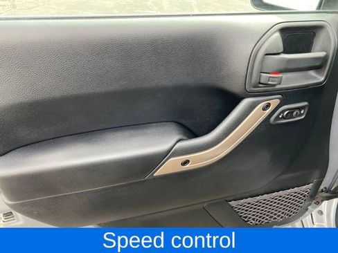 Used 2017 Jeep Wrangler Unlimited Sahara image 14