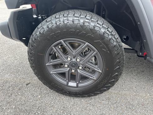 Used 2024 Jeep Wrangler Sport S image 6