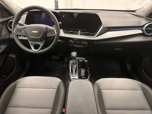 Used 2026 Chevrolet Trax LT w/ LT Convenience Package FWD image 7