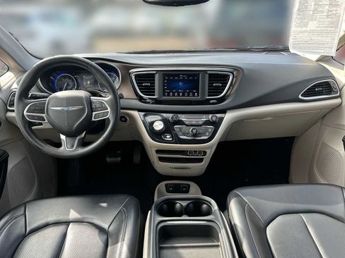 Used 2021 Chrysler Voyager Lxi image 11