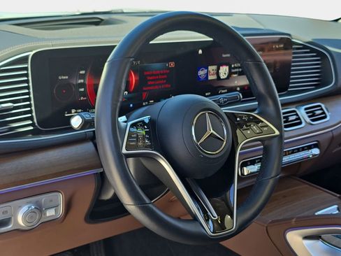 Used 2025 Mercedes-Benz GLS 450 4MATIC image 21
