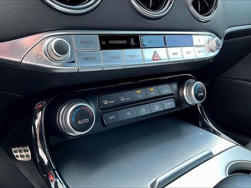 Used 2018 Kia Stinger GT2 RWD image 15