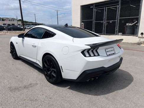 Used 2025 Ford Mustang GT Premium RWD image 6