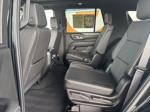 Used 2023 GMC Yukon SLT w/ SLT Premium Package image 29